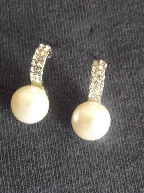 LOVELY VINTORIO COLLECTION SILVER FEAUX PEARL & CZ EARRINGS