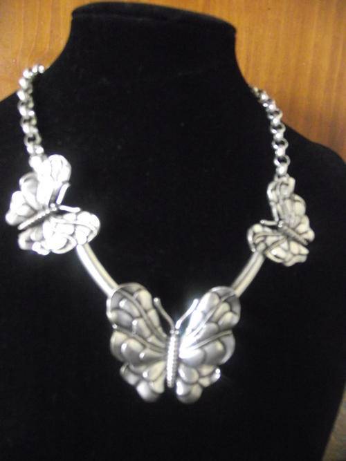 Stunning Tibetan Silver Vintorio Collection 3 Butterflies  Necklace