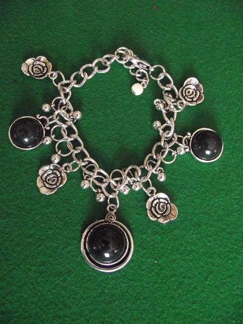 STUNNING VINTORIO COLLECTION TIBETAN SILVER BLACK ROUNDS BRACELET