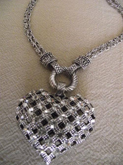 GORGEOUS VINTORIO COLLECTION TIBET SILVER HEART WITH CRYSTALS NECKLACE
