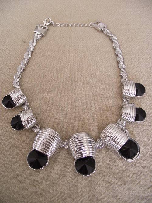 STUNNING SILVER BLACK FEAUX ONYX NECKLACE