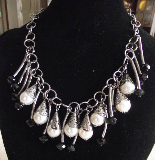 ADORABLE SILVER FAUX PEARLS & FACETTED BEADS NECKLACE