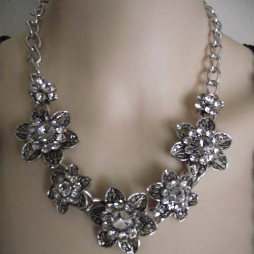 Lovely Silver  Tibet Style  Crystals & Flowers Necklace