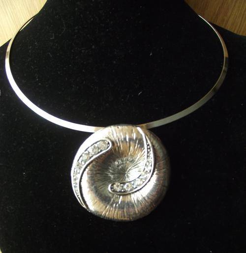 Lovely Tibetan Silver Choker & Pendant Necklace