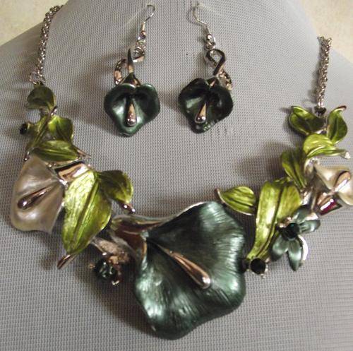 FLOWER BOUQUET COLLECTION*** Green Enameled Necklace & Earrings Set