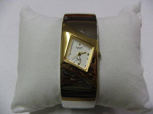 ***EXCELLENT!!!***SWISS DESIGNED OMAX SILVER AND GOLD BANGLE WATCH!!!