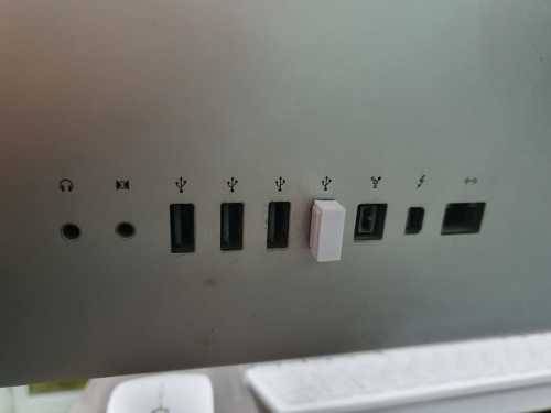 21.5inc iMacOS High Sierra 2011- On Auction Now!!!