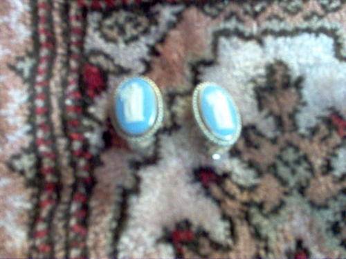 WEDGWOOD AND HALL MARKED CLIP-ON EARRINGS.