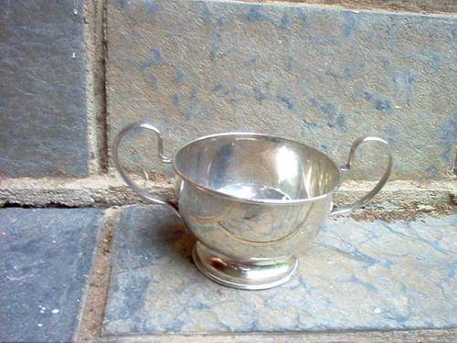 LARGE SILVER PLATED SUGAR BOWL.
