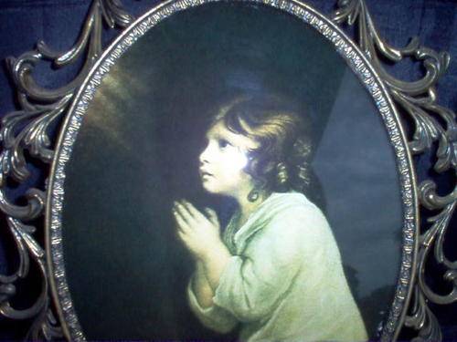 OVAL FRAMED PRINT CHILD PRAYING
