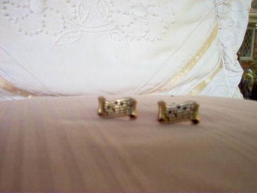 GOLD COLOURED CUFF LINKS WITH MUSIC NOTES RETRO CIRCA 1960