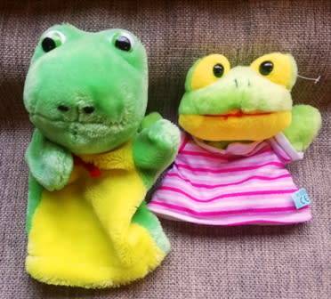 2x Funky Frogs Plush Hand Puppets!