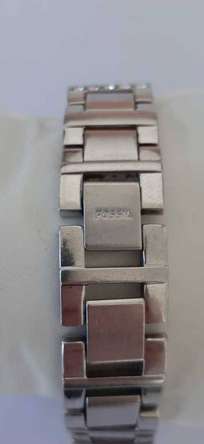 FOSSIL LADIES QUARTS WATCH SHINY CRYSTAL DESIGN!!