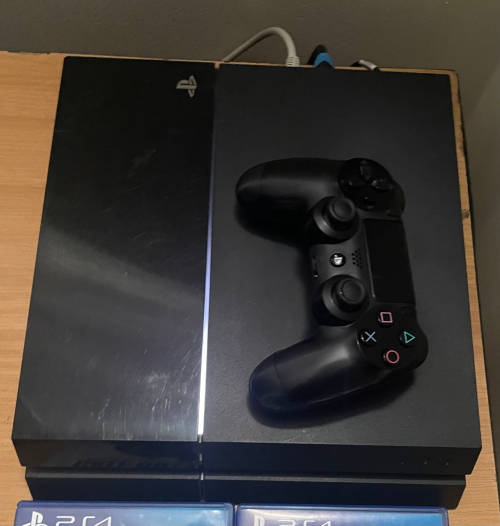 PLAYSTATION 4 500GB+ 4 GAMES (WITH ALL CABLES AND 1 CONTROLLER!!)
