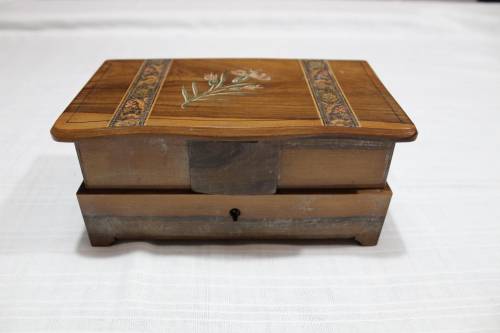 Musical Jewellery box -excellent!