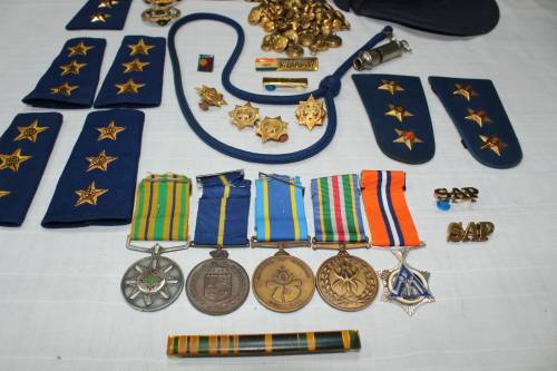 Police Captain - deceased. Take all his stuff for R 1500!!