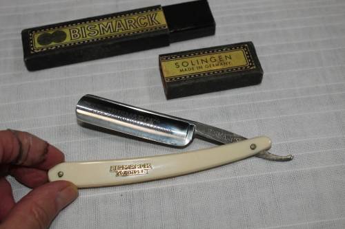 Vintage `Bismark` cuththroat razor - in unbelievable new condition!