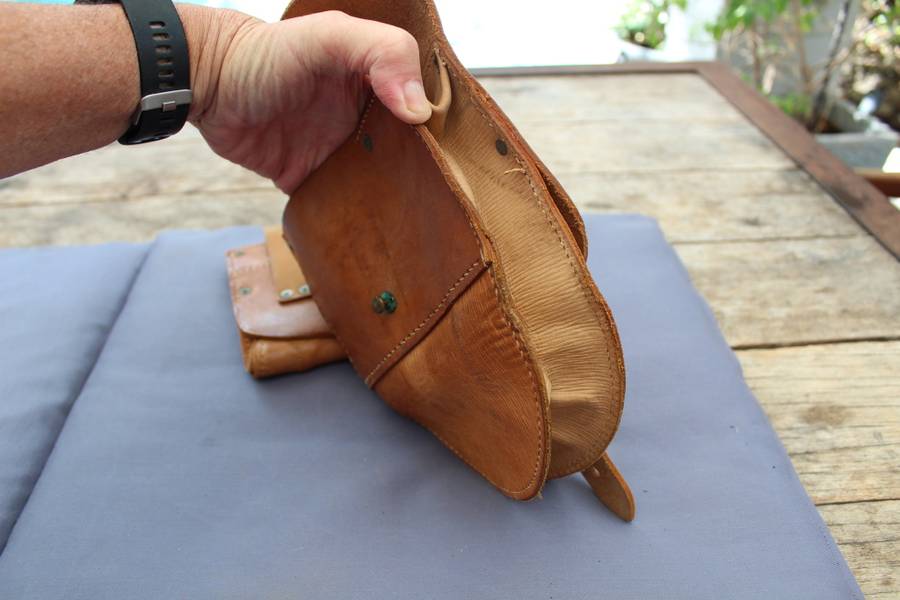 WORLD WAR II (1941) B.H & G LEATHER AMMO POUCHES X 2 !!