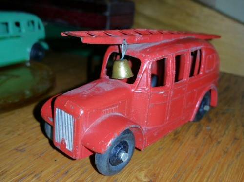 DINKY TOYS 25h STREAMLINE FIRE ENGINE  - PREWAR - NO BOX