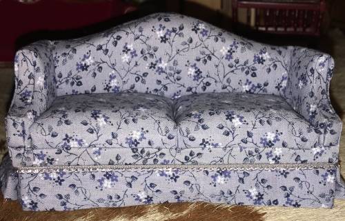 Doll House - Couch 13 cm x 6 cm x 6 cm