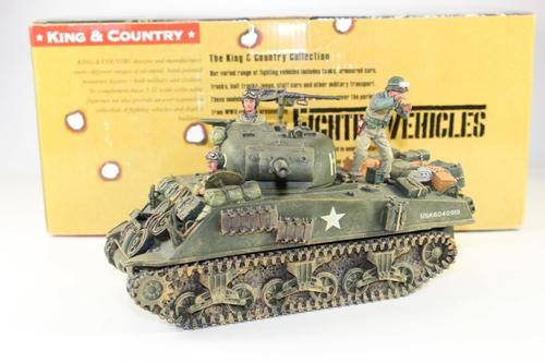 King and Country WWII DD45 M4A3 Sherman Tank 1:32  MINT IN BOX