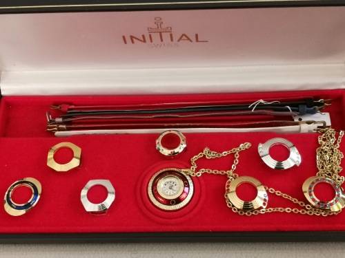 Initial ladies set