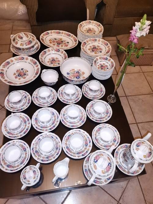Pontesa full dinner set of 85 pieces