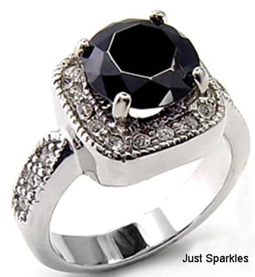 STUNNING WHITE GOLD PLATED SIMULATED DIAMOND LADIES RING