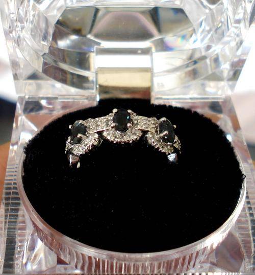 GORGEOUS BLUE & WHITE CEYLON SAPPHIRE 9K SOLID WHITE GOLD RING!