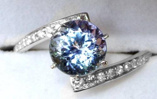 2.250Ct Natural Tanzanite and diamond Ring! 14K Solid Gold! VS2.