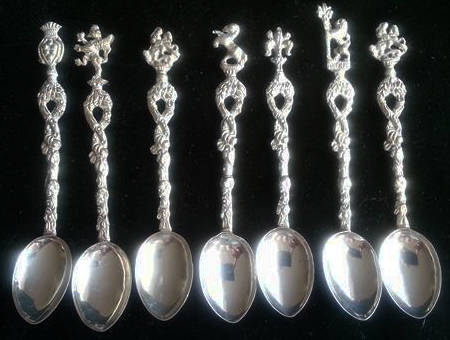 SET OF ORNATE ORNATE VINTAGE SILVER TONE TEA SPOONS AND CAKE FORKS