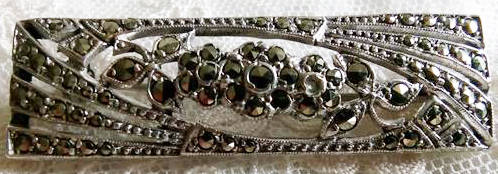 VINTAGE. ART DECO DESIGN, STERLING SILVER MARCASITE BROOCH.