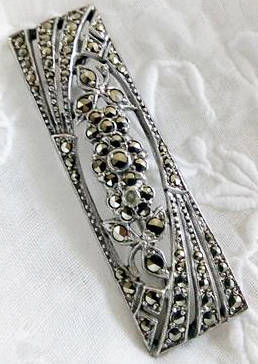 VINTAGE. ART DECO DESIGN, STERLING SILVER MARCASITE BROOCH.
