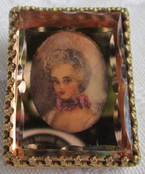 ANTIQUE, MINIATURE PORTRAIT BROOCH SET BEHIND BEVELLED GLASS ALL FRAMED WITH FILLIGREE BRASS..