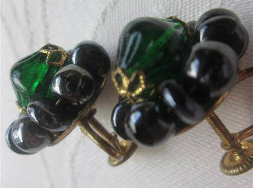 VINTAGE GREEN GLASS BEADS WITH GILT DETAIL, SCREW ON EARRINGS, GREAT CONDITION.