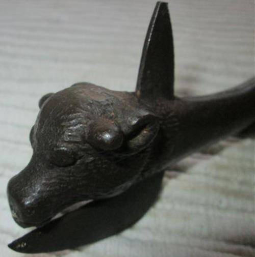 VINTAGE / ANTIQUE ?? CAST IRON  BULLY BEEF TIN OPENER SHAPED AS A BULL
