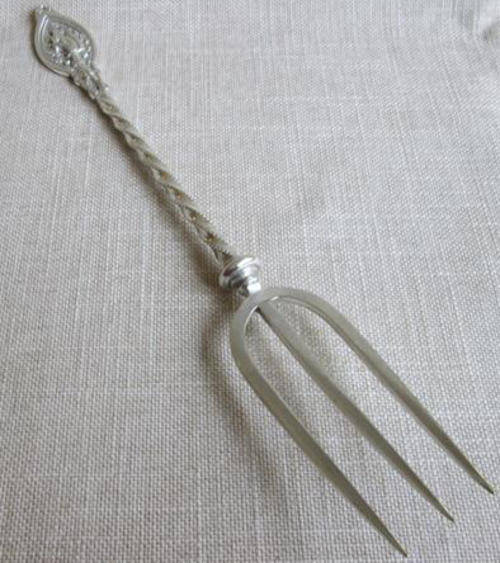 STUNNING ANTIQUE, LARGE SILVER PLATED BREAD, TOASTING FORK OR HOLDING THE SUNDAY ROAST IN PLACE