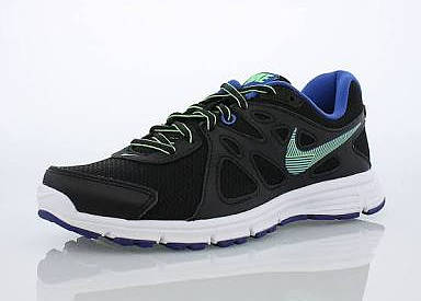 NIKE ORIGNAL REVOLUTION 2 FOR LADIES SIZE UK 7 (SA 7 )!!!!MARKET VALUE R1500-00