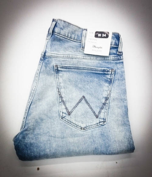 WRANGLER ORIGNAL LARSTON SLIM JEANS FOR MEN SIZE 34 !!!!!!MARKET VALUE R999.99