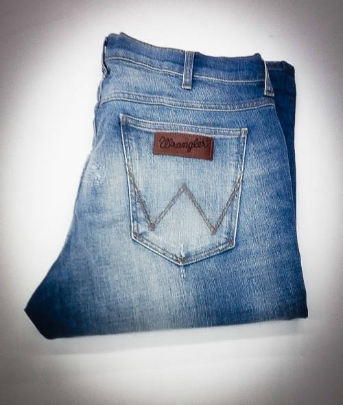 WRANGLER ORIGNAL LARSTON SLIM JEANS FOR MEN SIZE 32 !!!!!!MARKET VALUE R999.99