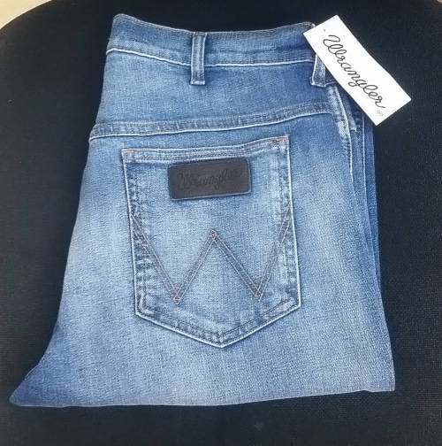 WRANGLER ORIGNAL LARSTON SLIM JEANS FOR MEN SIZE 32 !!!!!!MARKET VALUE R999.99