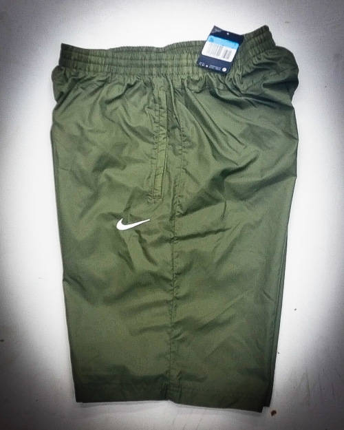 NIKE ORIGINAL MENS SHORTS SIZE EXTRA LARGE !!!!!! MARKET VALUE R499.99