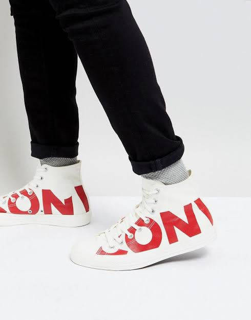 CONVERSE ALL STAR FOR MEN SIZE UK 7 (SA 7) !!!!!!! MARKET VALUE R1299.99