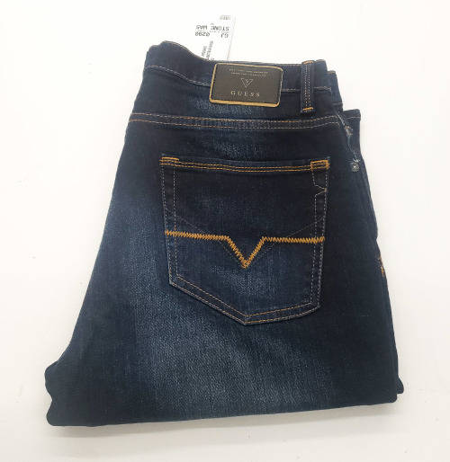 GUESS SLIM BOOTLEG  JEANS FOR MEN SIZE W36 L34 !!!!!!MARKET VALUE R999.99