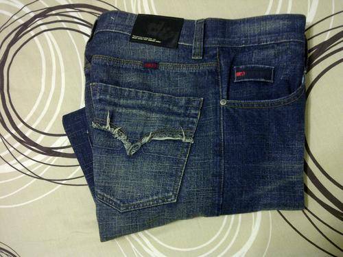 BEAUTIFUL D&J JEAN NOT WORN BUT TAGS ARE OUT SIZE 34
