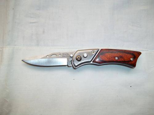 Flick knife with wooden handle