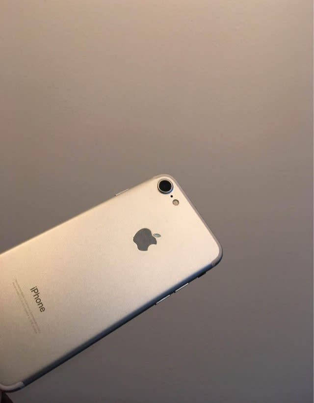 iPhone 7 32 GB And Airpods