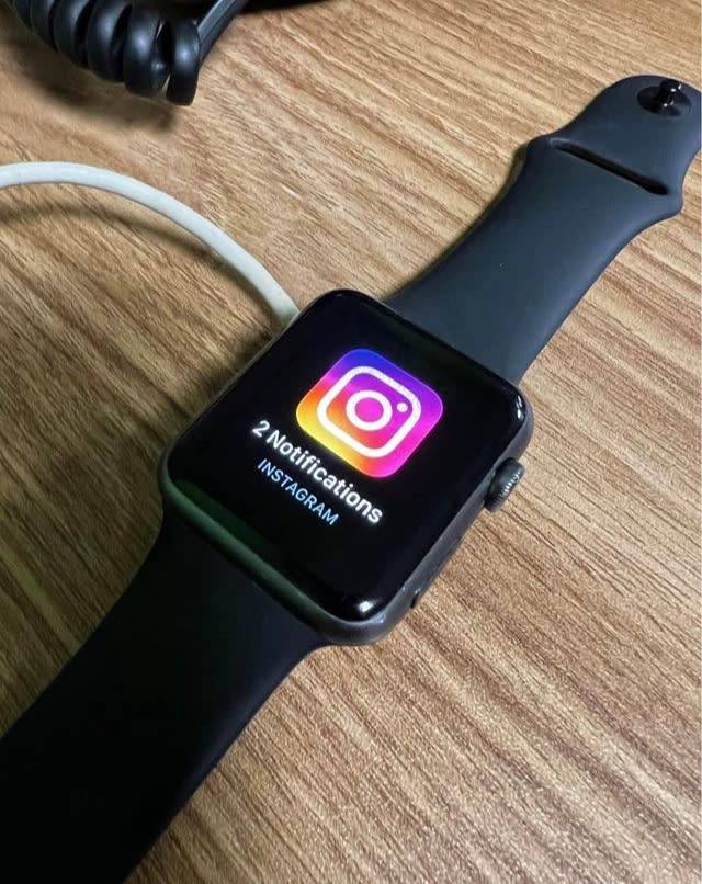 Apple iwatch with smart straps and charger
