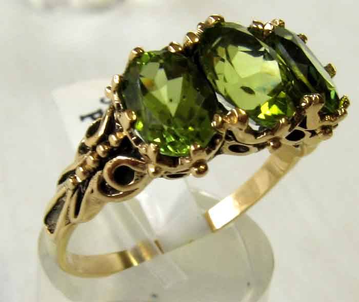 Beautiful 9 ct. Yellow Gold and Genuine Peridot Ring.