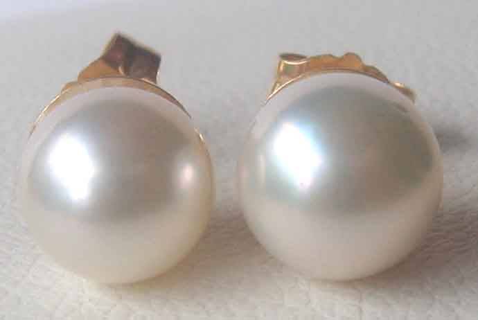 A Pair of 14K Solid Gold and genuine Culture Pearls  Earrings/ Studs.